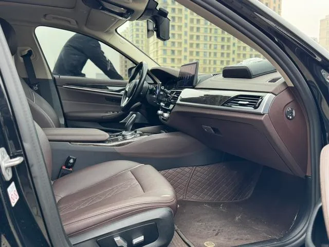 BMW 5 Series 2021 525Li Ensemble de luxe intérieur photo 18