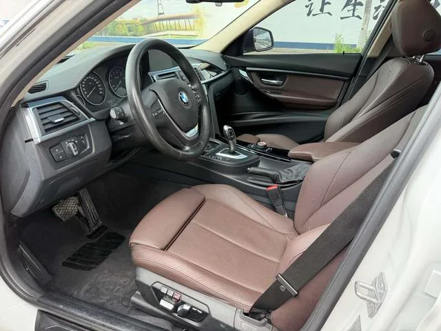BMW 3 Series 2018 320Li Модный тип интерьер фото 9