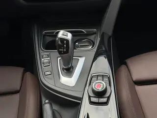 BMW 3 Series 2018 320Li Модный тип интерьер фото 12