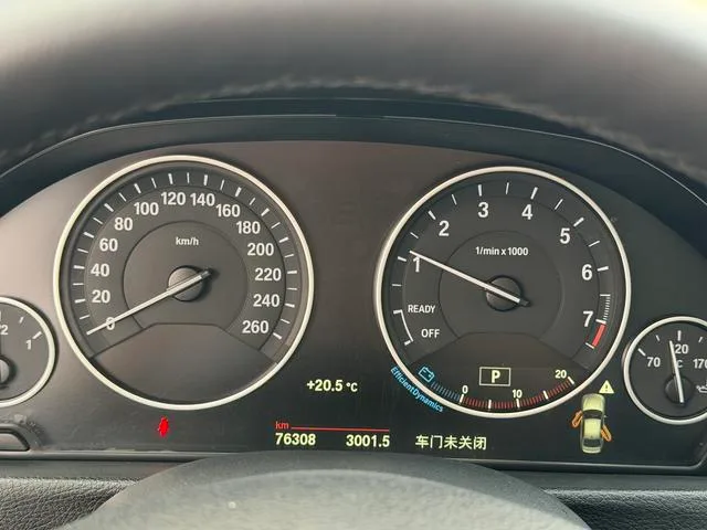 BMW 3 Series 2018 320Li Модный тип интерьер фото 14