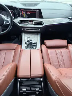 BMW X7 2020 xDrive40i Premium Class M Sports suit interior photo 10