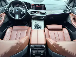 BMW X7 2020 xDrive40i Premium Class M Sports suit interior photo 11