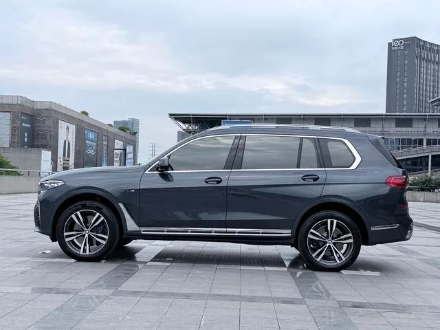 BMW X7 2020 xDrive40i Premium Class M Sports suit interior photo 16