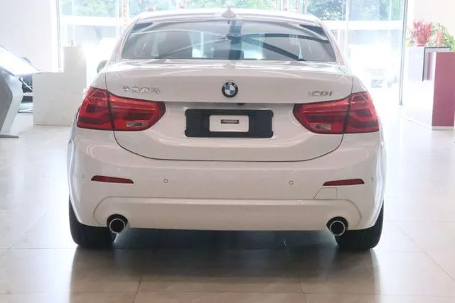BMW 1 Series 2020 120i Estilo de moda exterior foto 3