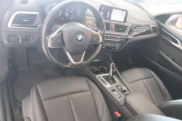 BMW 1 Series 2020 120i Estilo de moda interior foto 8