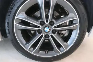 BMW 1 Series 2020 120i Estilo de moda interior foto 12