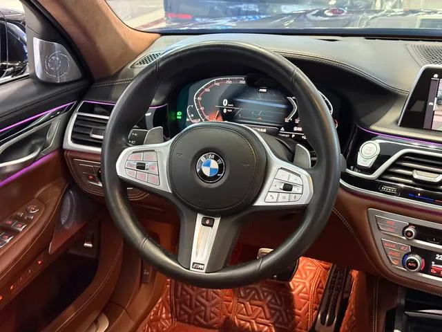 BMW 7 Series 2019 Reforma 740Li xDrive Tipo administrativo M Conjunto deportivo exterior foto 5