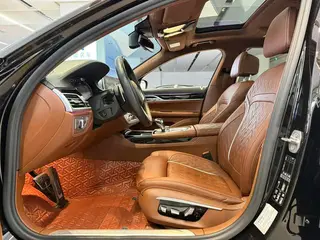 BMW 7 Series 2019 Reforma 740Li xDrive Tipo administrativo M Conjunto deportivo exterior foto 6