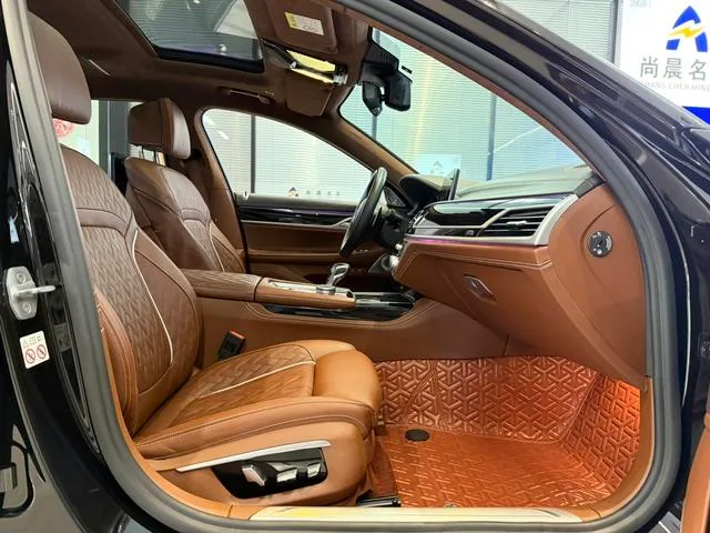 BMW 7 Series 2019 Reforma 740Li xDrive Tipo administrativo M Conjunto deportivo exterior foto 8