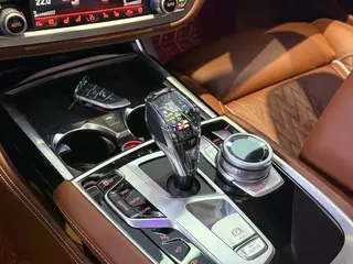 BMW 7 Series 2019 Reforma 740Li xDrive Tipo administrativo M Conjunto deportivo exterior foto 9