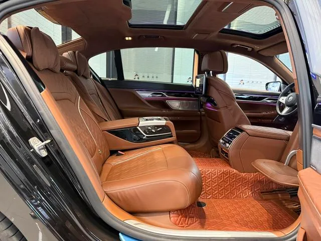 BMW 7 Series 2019 Reforma 740Li xDrive Tipo administrativo M Conjunto deportivo exterior foto 10