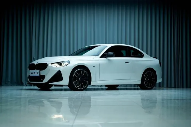 BMW 2 Series 2025 M240i xDrive Coupe exterior photo 1 BMW 2 Series 2025 M240i xDrive Coupe exterior photo 1