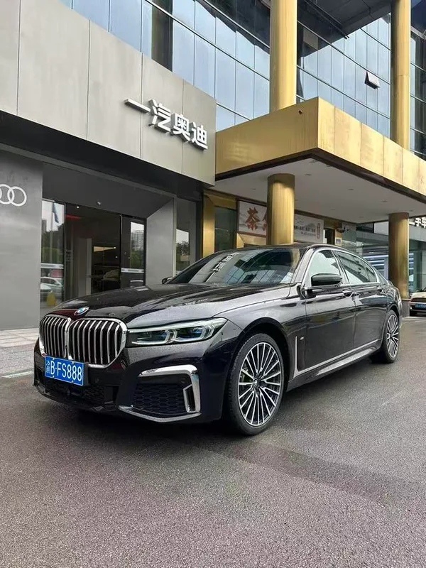 BMW 7 Series 2019 Reforma 740Li xDrive Tipo administrativo M Conjunto deportivo exterior foto 1 BMW 7 Series 2019 Reforma 740Li xDrive Tipo administrativo M Conjunto deportivo exterior foto 1