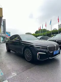 BMW 7 Series 2019 Reforma 740Li xDrive Tipo administrativo M Conjunto deportivo exterior foto 2 BMW 7 Series 2019 Reforma 740Li xDrive Tipo administrativo M Conjunto deportivo exterior foto 2
