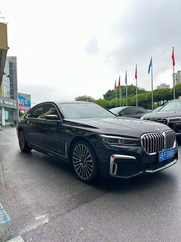 BMW 7 Series 2019 Reforma 740Li xDrive Tipo administrativo M Conjunto deportivo exterior foto 2 BMW 7 Series 2019 Reforma 740Li xDrive Tipo administrativo M Conjunto deportivo exterior foto 2