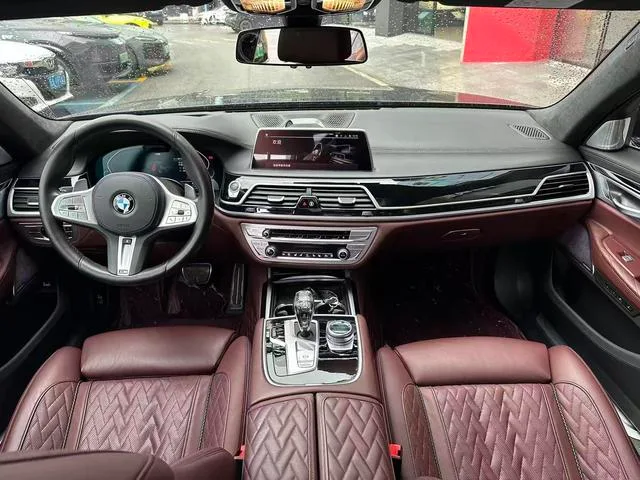 BMW 7 Series 2019 Reforma 740Li xDrive Tipo administrativo M Conjunto deportivo exterior foto 5 BMW 7 Series 2019 Reforma 740Li xDrive Tipo administrativo M Conjunto deportivo exterior foto 5