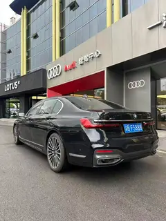 BMW 7 Series 2019 Reforma 740Li xDrive Tipo administrativo M Conjunto deportivo interior foto 7 BMW 7 Series 2019 Reforma 740Li xDrive Tipo administrativo M Conjunto deportivo interior foto 7