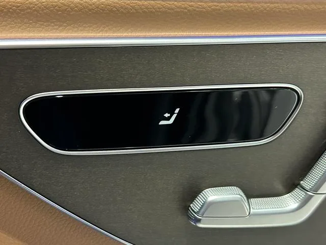 Mercedes-Benz E-Class 2025 Restyling E 300 L Luxury type Passenger car interior photo 15 Mercedes-Benz E-Class 2025 Restyling E 300 L Luxury type Passenger car interior photo 15
