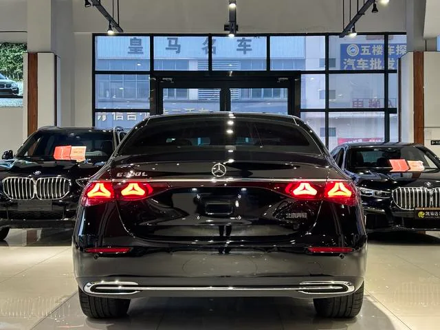 Mercedes-Benz E-Class 2025 Restyling E 300 L Luxury type Passenger car interior photo 18 Mercedes-Benz E-Class 2025 Restyling E 300 L Luxury type Passenger car interior photo 18