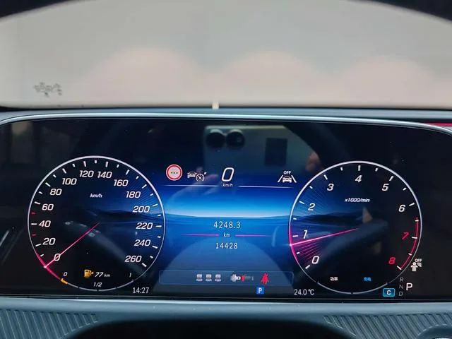 Mercedes-Benz E-Class 2025 E 300 L Luxury type Passenger car interior photo 15 Mercedes-Benz E-Class 2025 E 300 L Luxury type Passenger car interior photo 15