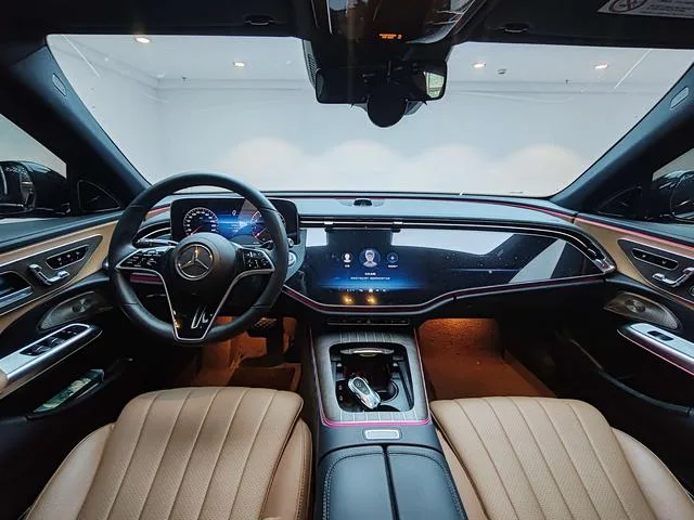 Mercedes-Benz E-Class 2025 E 300 L Luxury type Passenger car interior photo 16 Mercedes-Benz E-Class 2025 E 300 L Luxury type Passenger car interior photo 16