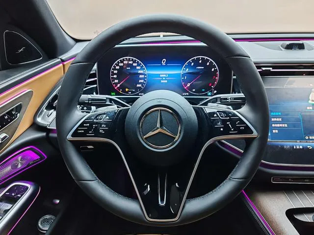 Mercedes-Benz E-Class 2024 E 300 L De lujo Coche interior foto 18 Mercedes-Benz E-Class 2024 E 300 L De lujo Coche interior foto 18