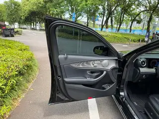 Mercedes-Benz E-Class 2022 Three changes E 300 L Fashionable Passenger car interior photo 11 Mercedes-Benz E-Class 2022 Three changes E 300 L Fashionable Passenger car interior photo 11