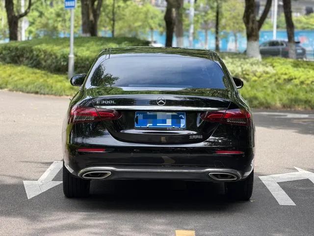 Mercedes-Benz E-Class 2022 Three changes E 300 L Fashionable Passenger car interior photo 14 Mercedes-Benz E-Class 2022 Three changes E 300 L Fashionable Passenger car interior photo 14