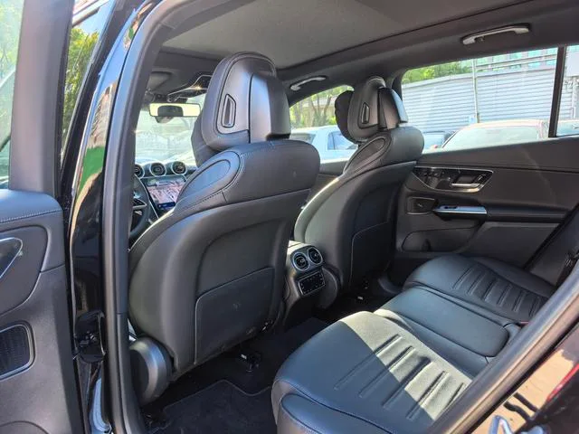 Mercedes-Benz GLC 2025 GLC 260 L 4MATIC Dynamic 5 seat interior photo 9 Mercedes-Benz GLC 2025 GLC 260 L 4MATIC Dynamic 5 seat interior photo 9