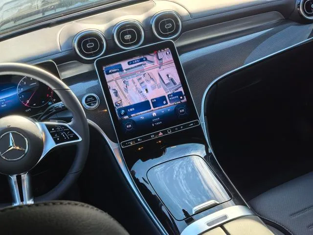 Mercedes-Benz GLC 2025 GLC 260 L 4MATIC Dynamic 5 seat interior photo 10 Mercedes-Benz GLC 2025 GLC 260 L 4MATIC Dynamic 5 seat interior photo 10
