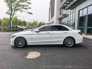 Mercedes-Benz C-Class 2021 C 260 L Sports version interior photo 15 Mercedes-Benz C-Class 2021 C 260 L Sports version interior photo 15
