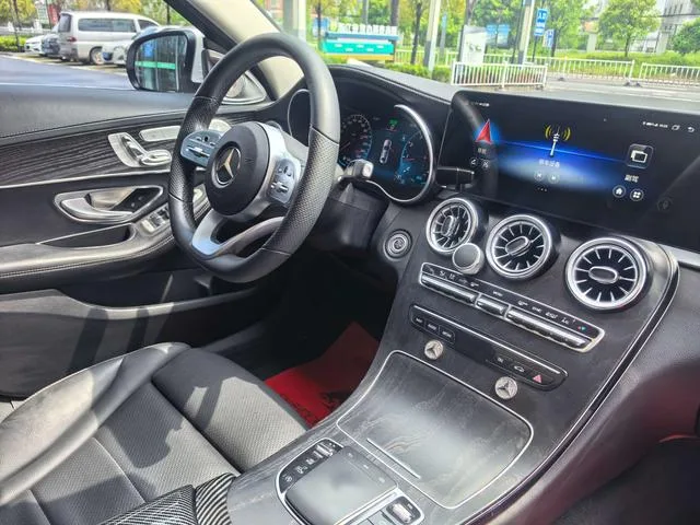 Mercedes-Benz C-Class 2021 C 260 L Sports version interior photo 17 Mercedes-Benz C-Class 2021 C 260 L Sports version interior photo 17