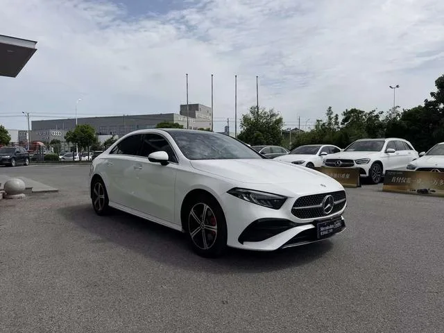 Mercedes-Benz A-Class 2025 A 200 L Fashion Edition exterior photo 3