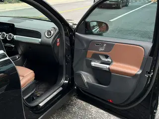 Mercedes-Benz GLB 2023 GLB 220 Fashionable interior photo 18 Mercedes-Benz GLB 2023 GLB 220 Fashionable interior photo 18