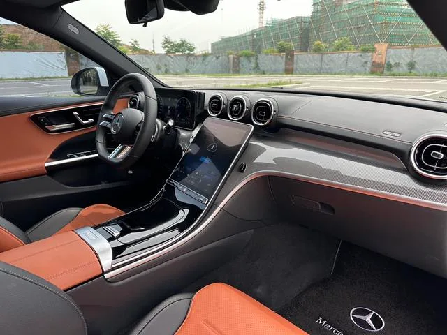 Mercedes-Benz C-Class 2022 C 200 L Sports version interior photo 14 Mercedes-Benz C-Class 2022 C 200 L Sports version interior photo 14