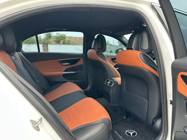Mercedes-Benz C-Class 2022 C 200 L Sports version interior photo 15 Mercedes-Benz C-Class 2022 C 200 L Sports version interior photo 15