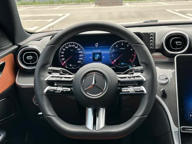 Mercedes-Benz C-Class 2022 C 200 L Sports version interior photo 17 Mercedes-Benz C-Class 2022 C 200 L Sports version interior photo 17