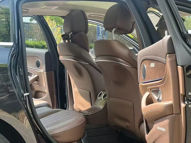 Mercedes-Benz E-Class 2023 E 300 L Fashionable Passenger car interior photo 6 Mercedes-Benz E-Class 2023 E 300 L Fashionable Passenger car interior photo 6