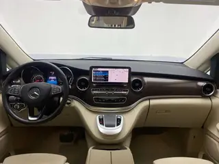 Mercedes-Benz V-Class 2022 V 260 Pilot Edition interior photo 13 Mercedes-Benz V-Class 2022 V 260 Pilot Edition interior photo 13