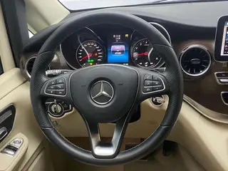 Mercedes-Benz V-Class 2022 V 260 Pilot Edition interior photo 14 Mercedes-Benz V-Class 2022 V 260 Pilot Edition interior photo 14
