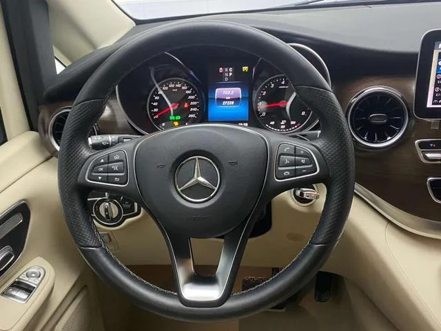 Mercedes-Benz V-Class 2022 V 260 Pilot Edition interior photo 14 Mercedes-Benz V-Class 2022 V 260 Pilot Edition interior photo 14