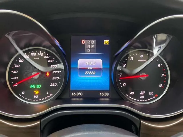 Mercedes-Benz V-Class 2022 V 260 Pilot Edition interior photo 15 Mercedes-Benz V-Class 2022 V 260 Pilot Edition interior photo 15
