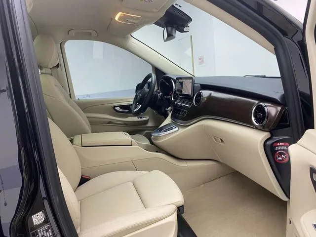 Mercedes-Benz V-Class 2022 V 260 Pilot Edition interior photo 18 Mercedes-Benz V-Class 2022 V 260 Pilot Edition interior photo 18