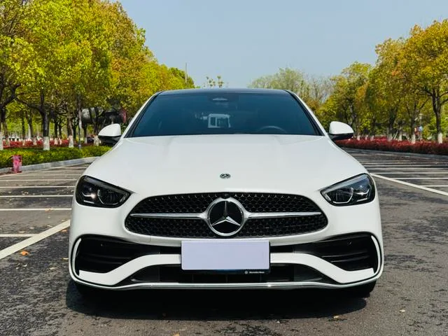 Mercedes-Benz C-Class 2023 C 260 L Versión deportiva exterior foto 2 Mercedes-Benz C-Class 2023 C 260 L Versión deportiva exterior foto 2