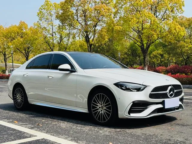 Mercedes-Benz C-Class 2023 C 260 L Versión deportiva exterior foto 3 Mercedes-Benz C-Class 2023 C 260 L Versión deportiva exterior foto 3