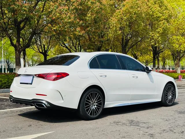 Mercedes-Benz C-Class 2023 C 260 L Versión deportiva exterior foto 5 Mercedes-Benz C-Class 2023 C 260 L Versión deportiva exterior foto 5