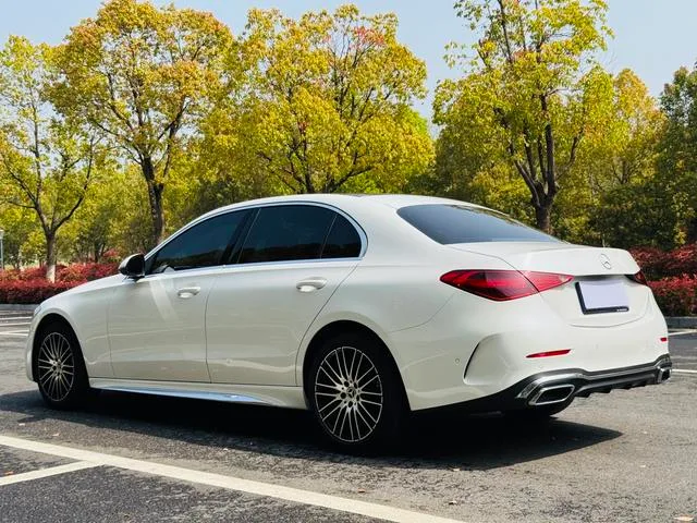 Mercedes-Benz C-Class 2023 C 260 L Versión deportiva exterior foto 6 Mercedes-Benz C-Class 2023 C 260 L Versión deportiva exterior foto 6