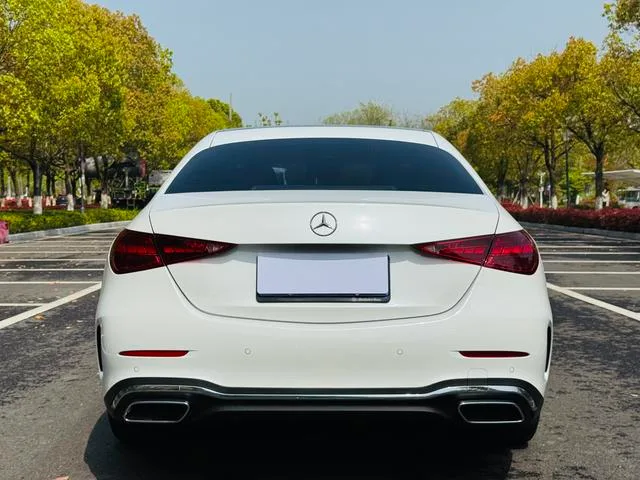 Mercedes-Benz C-Class 2023 C 260 L Versión deportiva exterior foto 7 Mercedes-Benz C-Class 2023 C 260 L Versión deportiva exterior foto 7