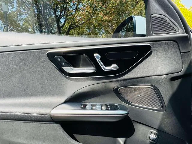 Mercedes-Benz C-Class 2023 C 260 L Versión deportiva interior foto 14 Mercedes-Benz C-Class 2023 C 260 L Versión deportiva interior foto 14