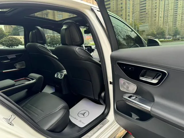 Mercedes-Benz C-Class 2022 C 260 L Sports version interior photo 10